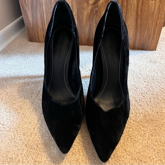 Kendall & Kylie Velvet  Pumps - Picture 4 of 9